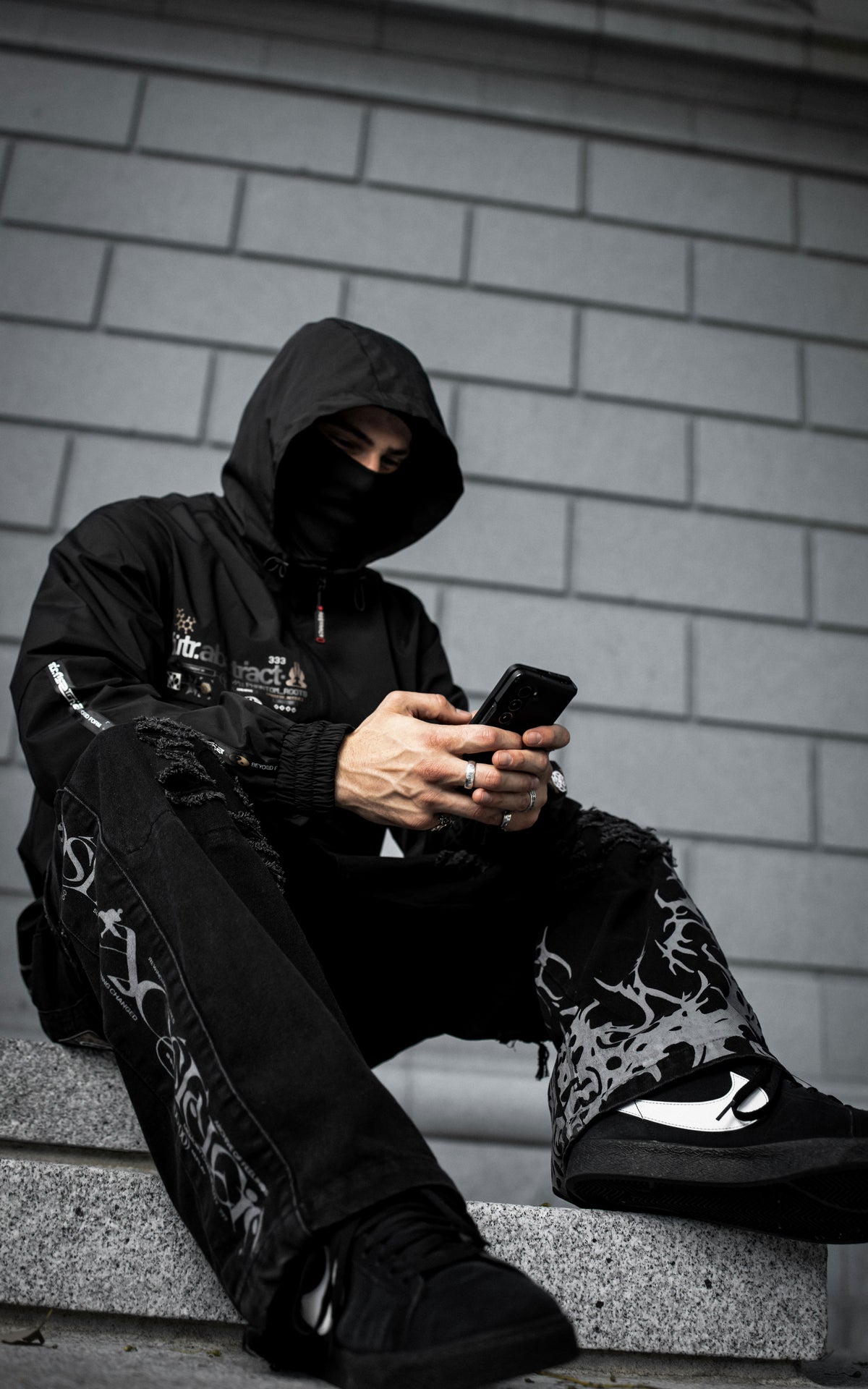 PHANTOM_ROOTS [V1] :: WINDBREAKER
